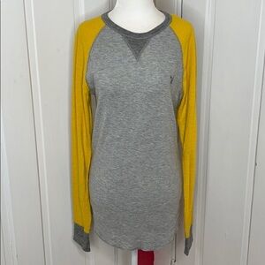 AMERICAN EAGLE OUTFITTERS•T-SHIRT